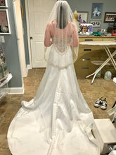 Load image into Gallery viewer, Morilee &#39;Unknown&#39; wedding dress size-08 PREOWNED

