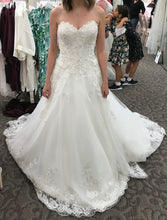 Load image into Gallery viewer, Jewel &#39;V3836&#39; wedding dress size-04 NEW
