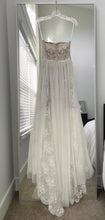 Load image into Gallery viewer, Modern Trousseau &#39;Garland&#39; wedding dress size-02 NEW
