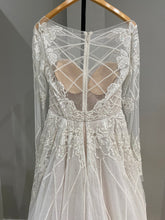 Load image into Gallery viewer, Hayley Paige &#39;Fleetwood&#39; wedding dress size-08 SAMPLE
