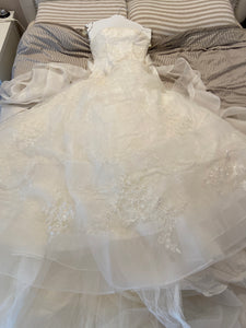 Vera Wang 'Ballgown ' wedding dress size-04 PREOWNED