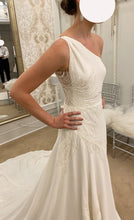 Load image into Gallery viewer, Pronovias &#39;Dance&#39; wedding dress size-08 NEW
