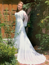 Load image into Gallery viewer, Demetrios &#39;98249&#39; wedding dress size-10 PREOWNED
