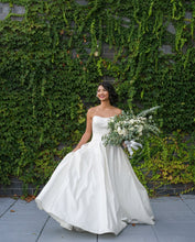 Load image into Gallery viewer, Sottero and Midgley &#39;8308&#39; wedding dress size-04 PREOWNED
