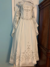 Load image into Gallery viewer, Henry roth &#39;21317&#39; wedding dress size-06 NEW
