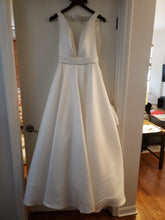 Load image into Gallery viewer, EGO &#39;E0644&#39; size 4 used wedding dress front view
