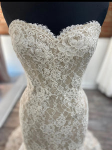 Monique Lhuillier 'Farren' wedding dress size-06 SAMPLE
