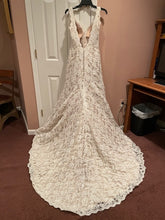 Load image into Gallery viewer, Augusta Jones &#39;Stephanie&#39; wedding dress size-04 PREOWNED
