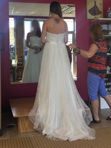 David's Bridal 'CV273' wedding dress size-10 PREOWNED