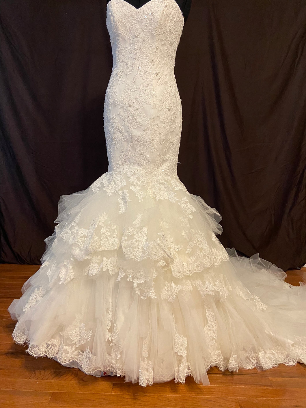 Maggie Sottero 'Fit and Flare' wedding dress size-10 NEW