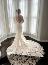 Load image into Gallery viewer, Essense of Australia &#39;D3458&#39; wedding dress size-02 NEW
