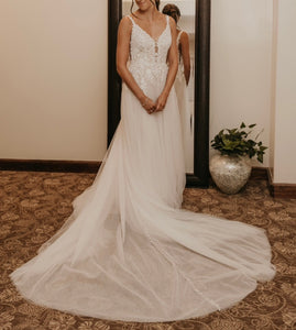 Allure Bridals 'Wilderly Hopw - F238' wedding dress size-02 PREOWNED