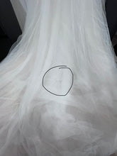 Load image into Gallery viewer, Netta Benshabu &#39;River&#39; wedding dress size-04 PREOWNED
