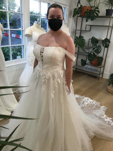 Stella York '7052' wedding dress size-12 SAMPLE