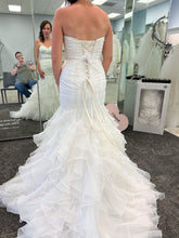 Load image into Gallery viewer, David&#39;s Bridal &#39;10012542&#39; wedding dress size-04 NEW
