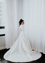 Load image into Gallery viewer, Justin Alexander &#39;99040&#39; wedding dress size-04 PREOWNED
