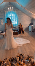 Load image into Gallery viewer, Christina Wu &#39;15804&#39; wedding dress size-06 PREOWNED

