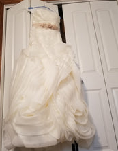 Load image into Gallery viewer, Vera Wang White &#39;Ivory Gown&#39; size 10 used wedding dress front view on hanger
