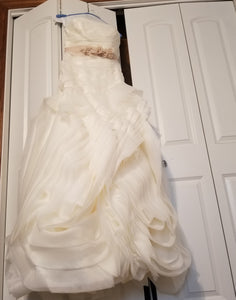 Vera Wang White 'Ivory Gown' size 10 used wedding dress front view on hanger