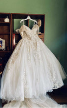 Load image into Gallery viewer, Demetrios &#39;DP453&#39; wedding dress size-18 NEW
