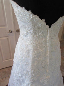 Casablanca '2168' size 14 new wedding dress back view on mannequin