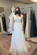 Load image into Gallery viewer, THEIA &#39;Nima&#39; wedding dress size-06 SAMPLE
