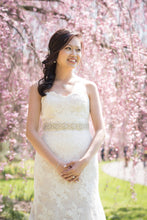 Load image into Gallery viewer, Jenny Yoo &#39;Morgan&#39; size 6 used wedding dress front view close up
