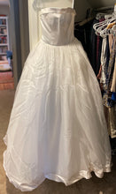 Load image into Gallery viewer, I  don&#39;t remember her name, Boston, Newbury Street &#39;Custom Dress, natural waist full skirt&#39; wedding dress size-04 PREOWNED
