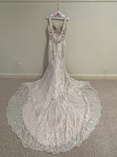 Load image into Gallery viewer, Allure Bridals &#39;C502&#39; wedding dress size-06 PREOWNED
