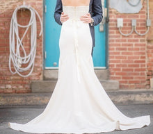 Load image into Gallery viewer, Tara LaTour &#39;NA&#39; wedding dress size-04 PREOWNED
