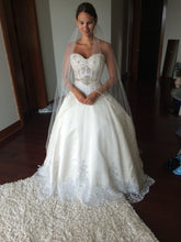 Load image into Gallery viewer, Eve of Milady &#39;1456&#39; size 4 used wedding dress front view on bride
