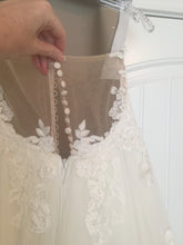 Load image into Gallery viewer, Monique Lhuillier &#39;Bliss&#39; wedding dress size-12 PREOWNED
