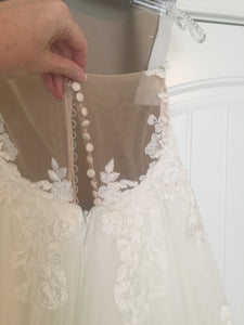 Monique Lhuillier 'Bliss' wedding dress size-12 PREOWNED