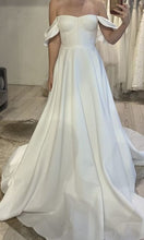 Load image into Gallery viewer, Alena Leena &#39;Mimosa&#39; wedding dress size-06 NEW
