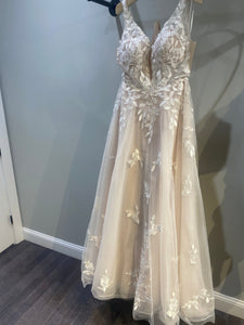 Essense of Australia 'D3023' wedding dress size-12 NEW