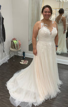 Load image into Gallery viewer, Stella York &#39;Stella York Sleeveless Embroidered&#39; wedding dress size-18 PREOWNED
