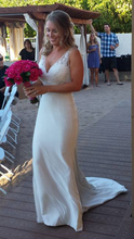 Load image into Gallery viewer, Justin Alexander &#39;Sweetheart&#39; size 4 used wedding dress front view on bride
