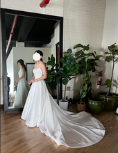 Load image into Gallery viewer, Rivini &#39;Lena&#39; wedding dress size-00 PREOWNED
