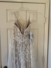 Load image into Gallery viewer, Allure Bridals &#39;F148- Hollis&#39; wedding dress size-12 NEW
