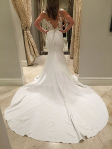 Pronovias 'Atelier Vicenta' wedding dress size-06 PREOWNED