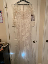 Load image into Gallery viewer, St. Patrick &#39;Fauna&#39; wedding dress size-10 NEW

