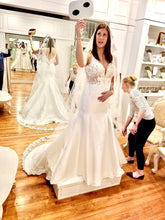 Load image into Gallery viewer, Essense of Australia &#39;Style D2675&#39; wedding dress size-12 NEW
