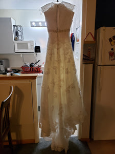David's Bridal 'Cap Sleeve Lace Over Satin Wedding Dress #T3299' wedding dress size-04 PREOWNED
