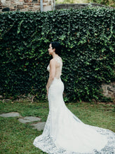 Load image into Gallery viewer, Viero Bridal  &#39;Valentina&#39; wedding dress size-04 PREOWNED
