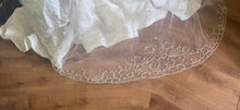 Load image into Gallery viewer, 14K Gold &#39;69016X&#39; wedding dress size-12 NEW
