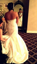 Load image into Gallery viewer, Enzoani &#39;Mermaid&#39; size 12 used wedding dress back view on bride
