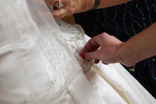 Load image into Gallery viewer, Priscilla of Boston &#39;Unknown&#39; wedding dress size-14 PREOWNED
