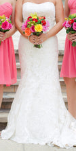 Load image into Gallery viewer, Allure &#39;8917&#39; size 16 used wedding dress front view on bride
