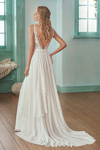 Load image into Gallery viewer, Jasmine &#39;F201007&#39; size 6 sample wedding dress back view on model
