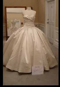 Pnina Tornai 'Satin Ball Gown' size 4 used wedding dress front view on mannequin
